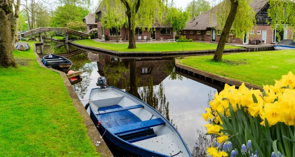 Giethoorn Day Trip
