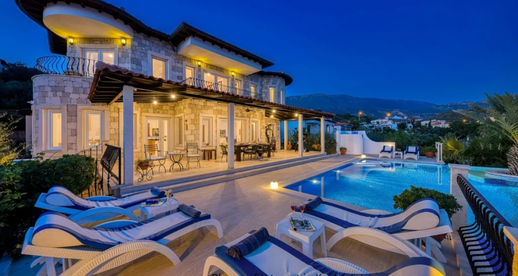 best hotel pools in Chicago